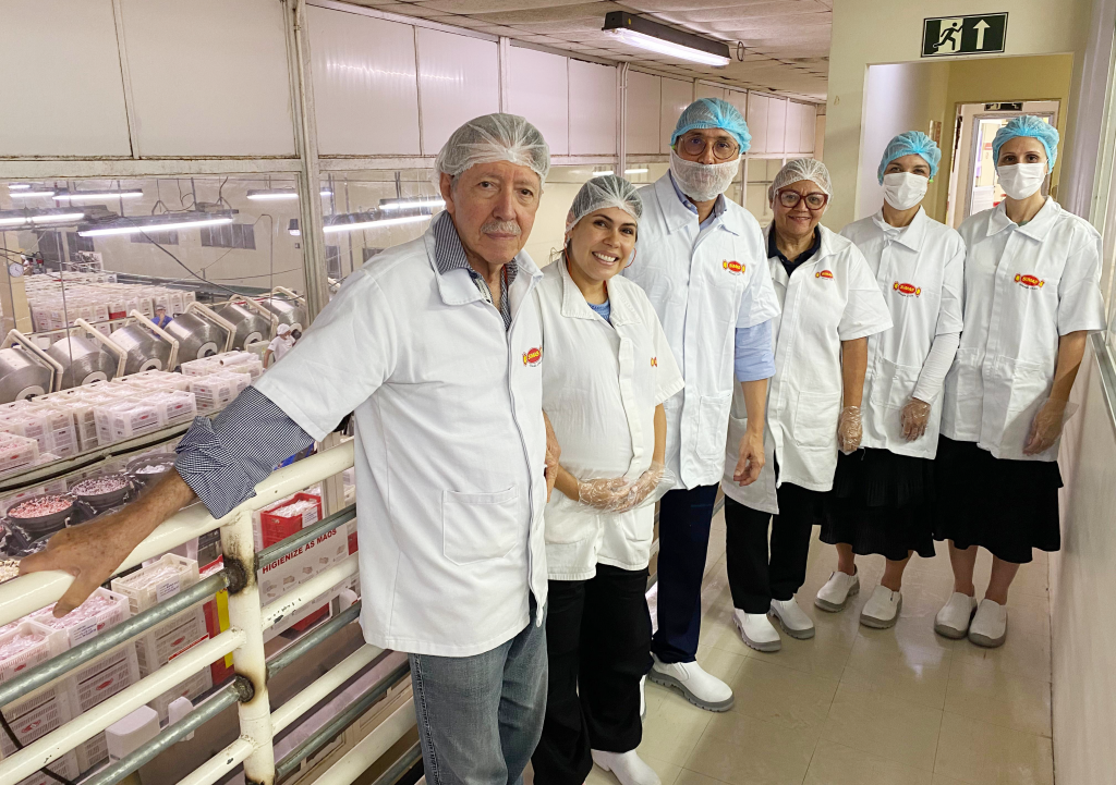 Equipe da Sam's na fábrica